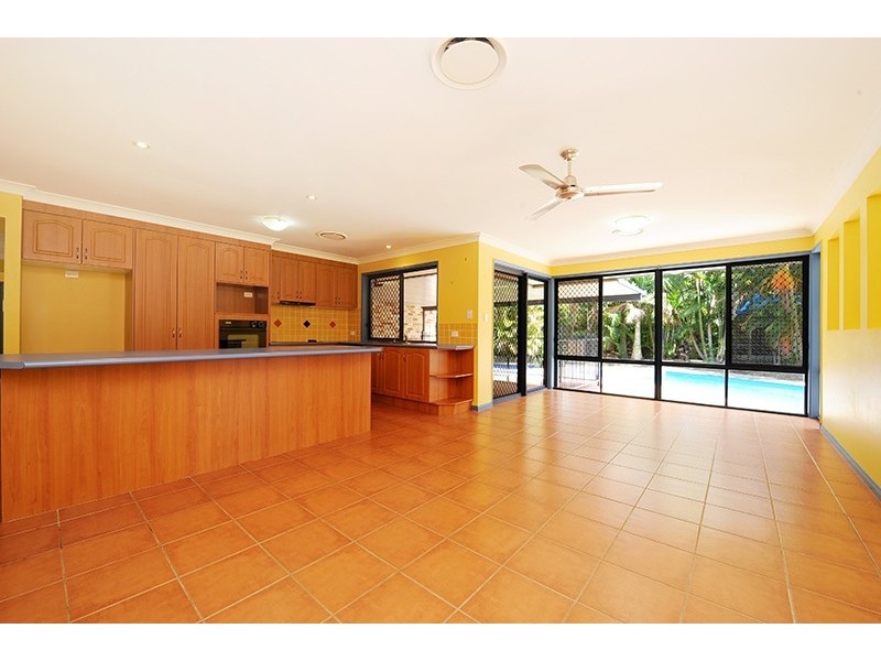 8 Bloodwood Cl, Mooloolah Valley QLD 4553