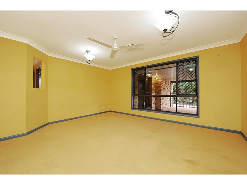 8 Bloodwood Cl, Mooloolah Valley QLD 4553
