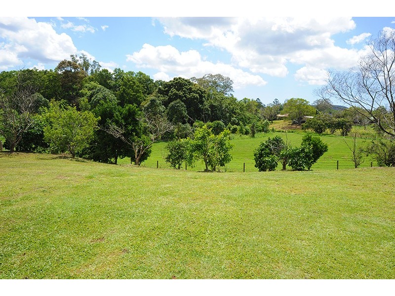 8 Bloodwood Cl, Mooloolah Valley QLD 4553