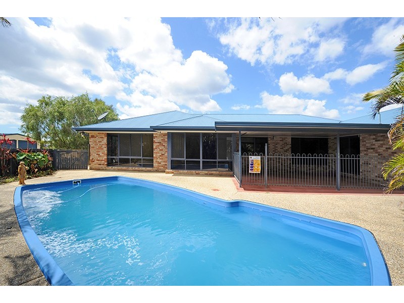 8 Bloodwood Cl, Mooloolah Valley QLD 4553