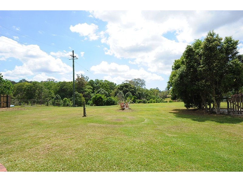 8 Bloodwood Cl, Mooloolah Valley QLD 4553