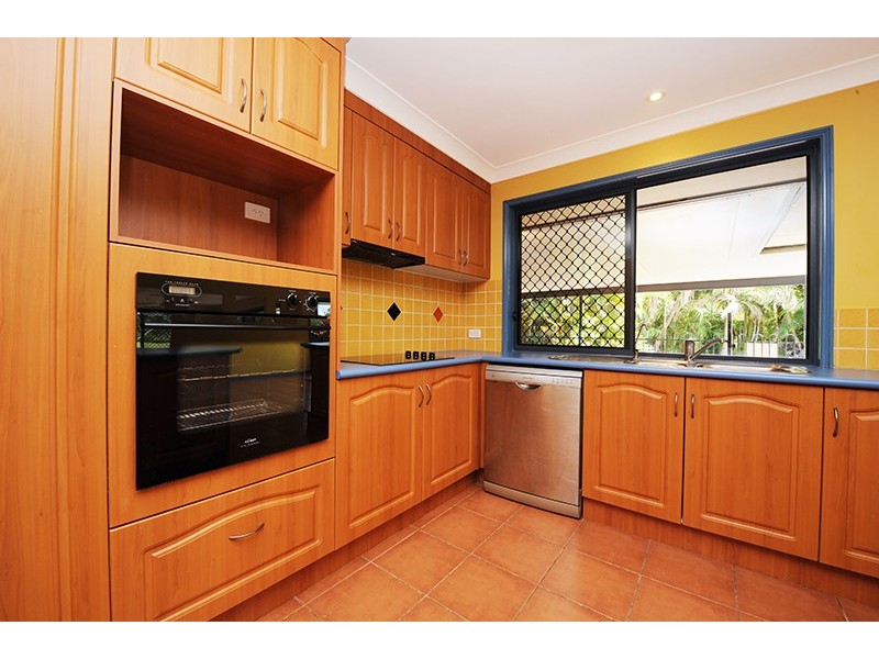 8 Bloodwood Cl, Mooloolah Valley QLD 4553