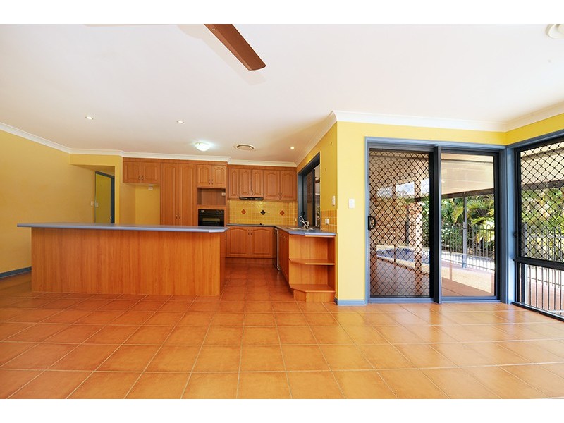 8 Bloodwood Cl, Mooloolah Valley QLD 4553