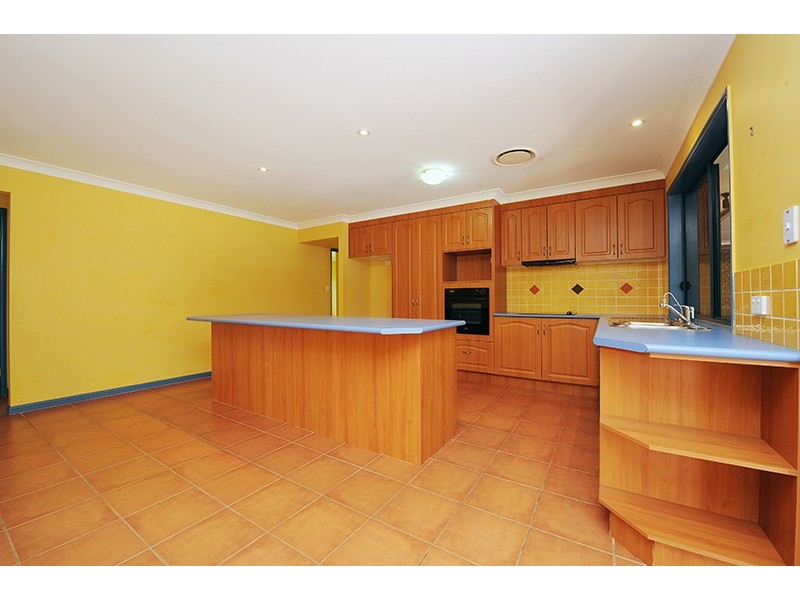 8 Bloodwood Cl, Mooloolah Valley QLD 4553