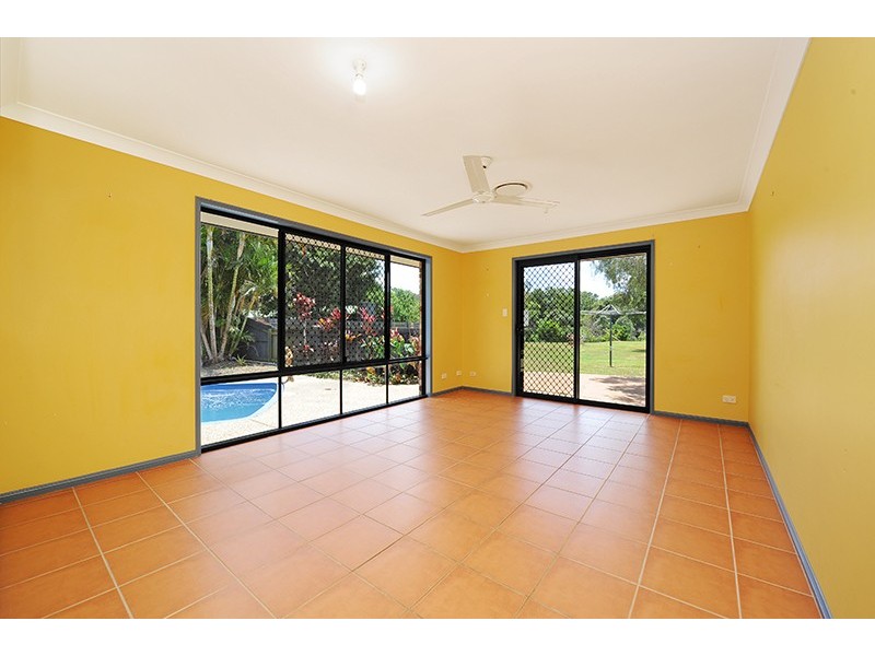 8 Bloodwood Cl, Mooloolah Valley QLD 4553