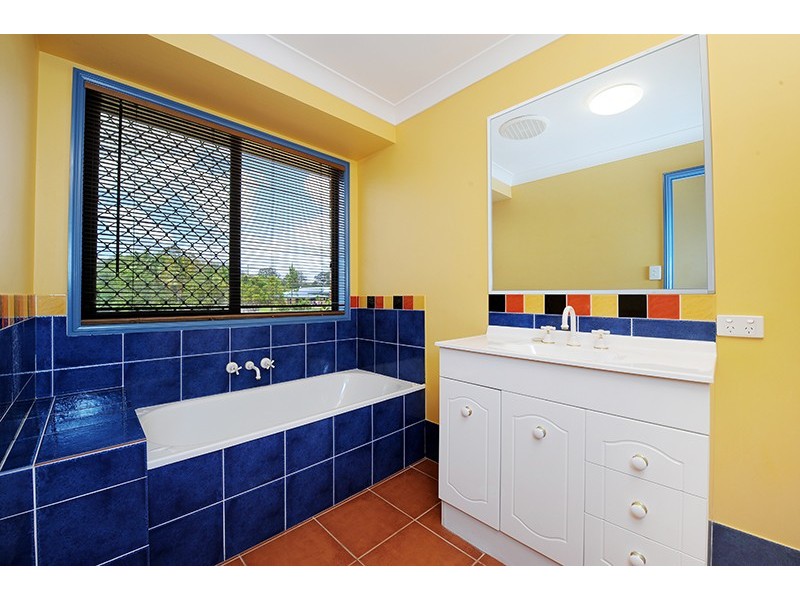 8 Bloodwood Cl, Mooloolah Valley QLD 4553