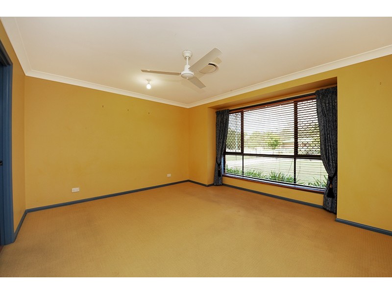 8 Bloodwood Cl, Mooloolah Valley QLD 4553