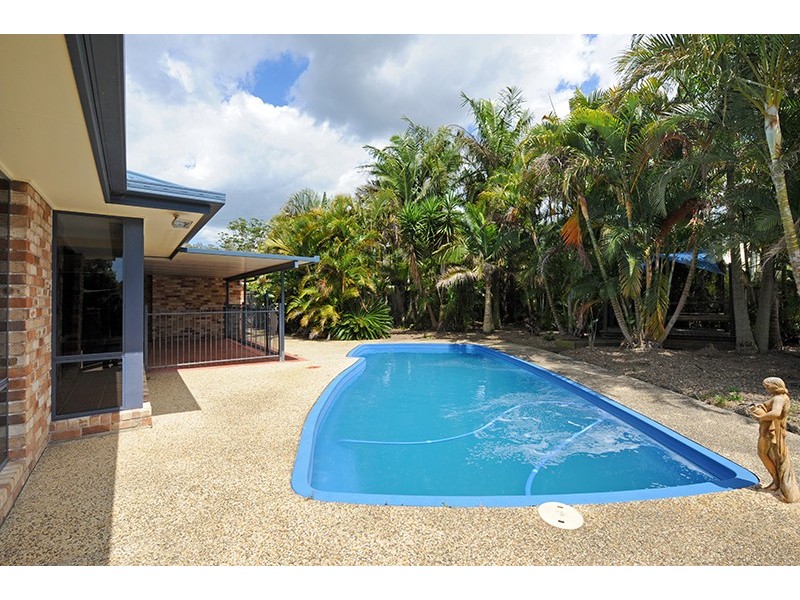 8 Bloodwood Cl, Mooloolah Valley QLD 4553