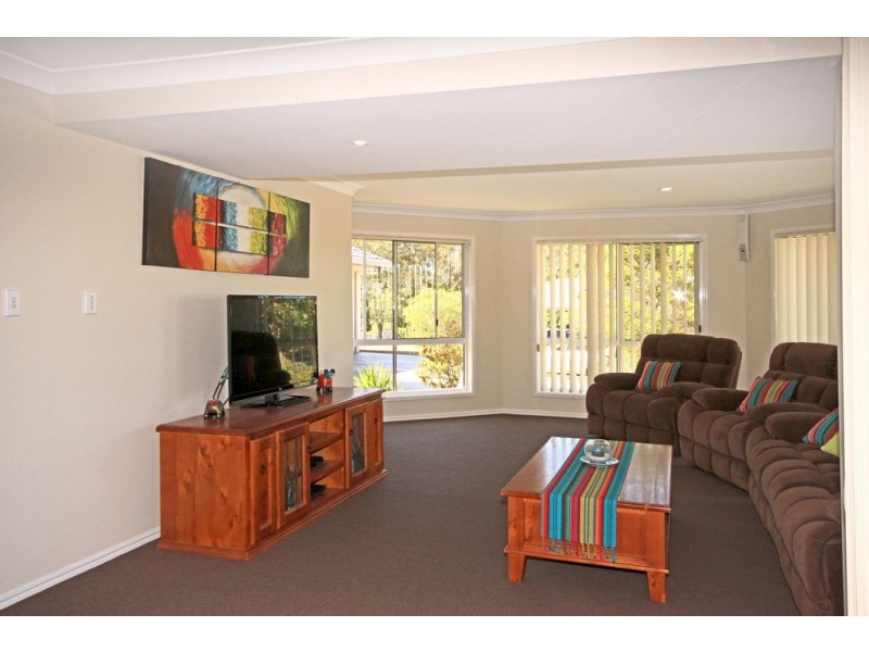 12 Hempstock Street, Glass House Mountains QLD 4518