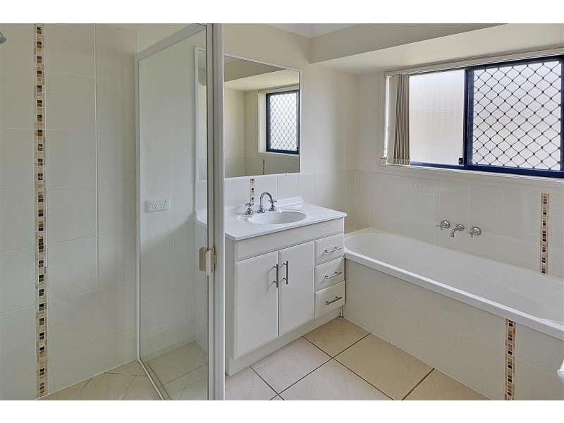 17 Parkside Drive, Beerwah QLD 4519