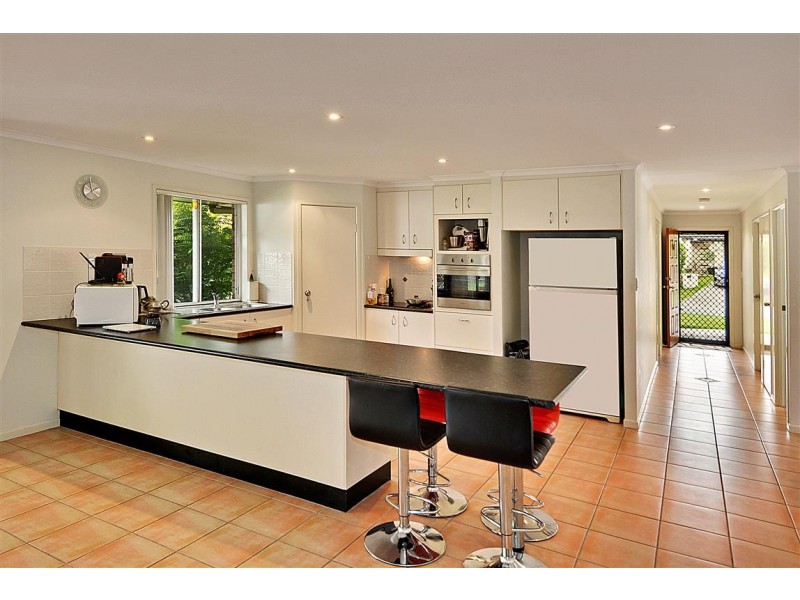 13 Crumpton Place, Beerwah QLD 4519