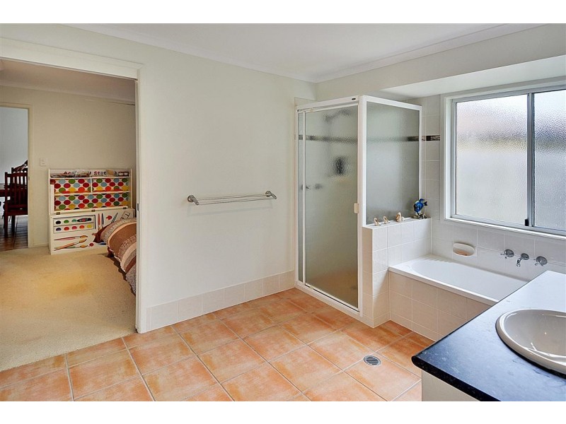 13 Crumpton Place, Beerwah QLD 4519