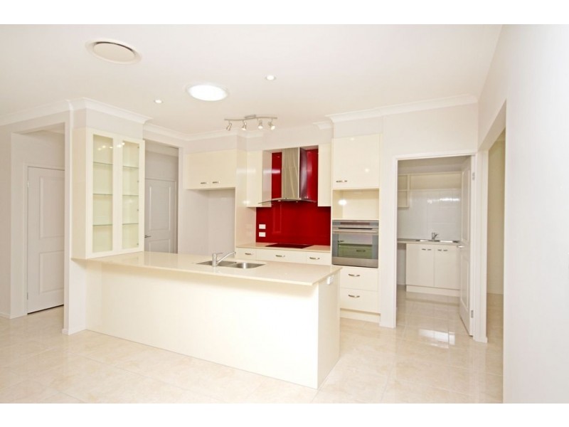 8 Lyndie Court, Beerwah QLD 4519