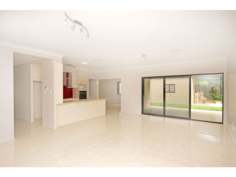 8 Lyndie Court, Beerwah QLD 4519