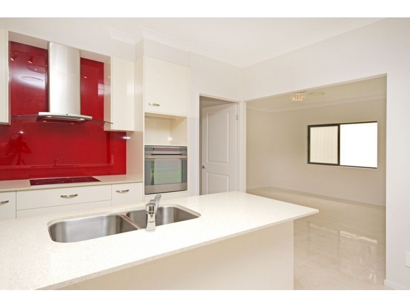 8 Lyndie Court, Beerwah QLD 4519