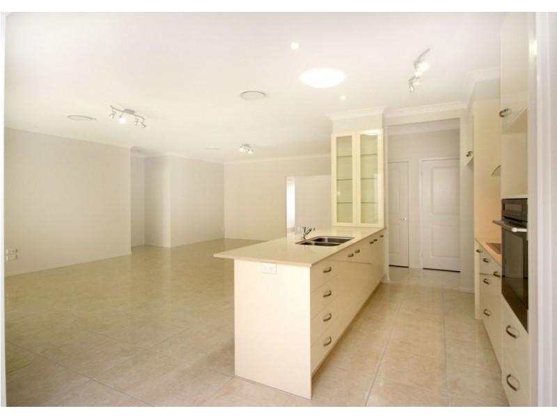 8 Lyndie Court, Beerwah QLD 4519