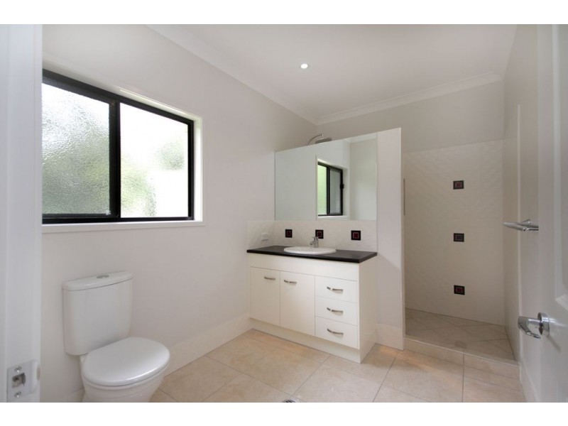8 Lyndie Court, Beerwah QLD 4519