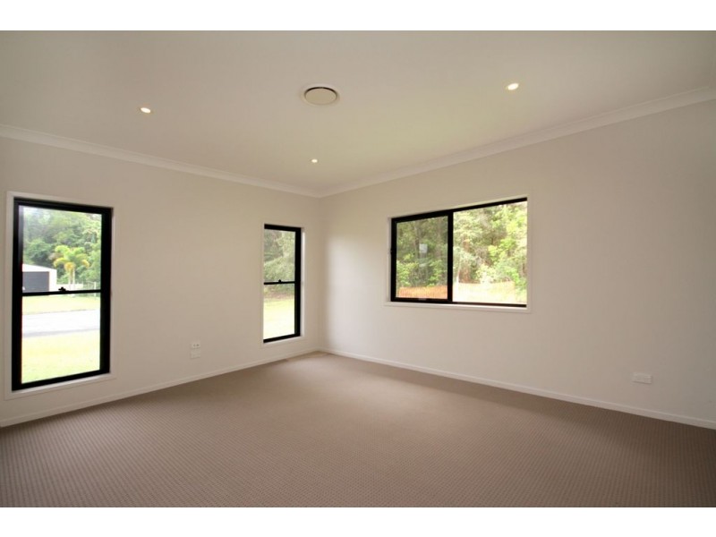 8 Lyndie Court, Beerwah QLD 4519