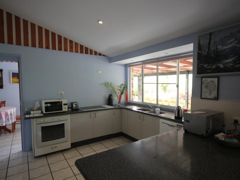 10 Yeates Road, Beerwah QLD 4519