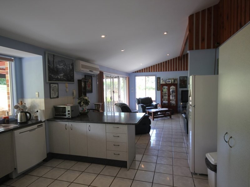 10 Yeates Road, Beerwah QLD 4519