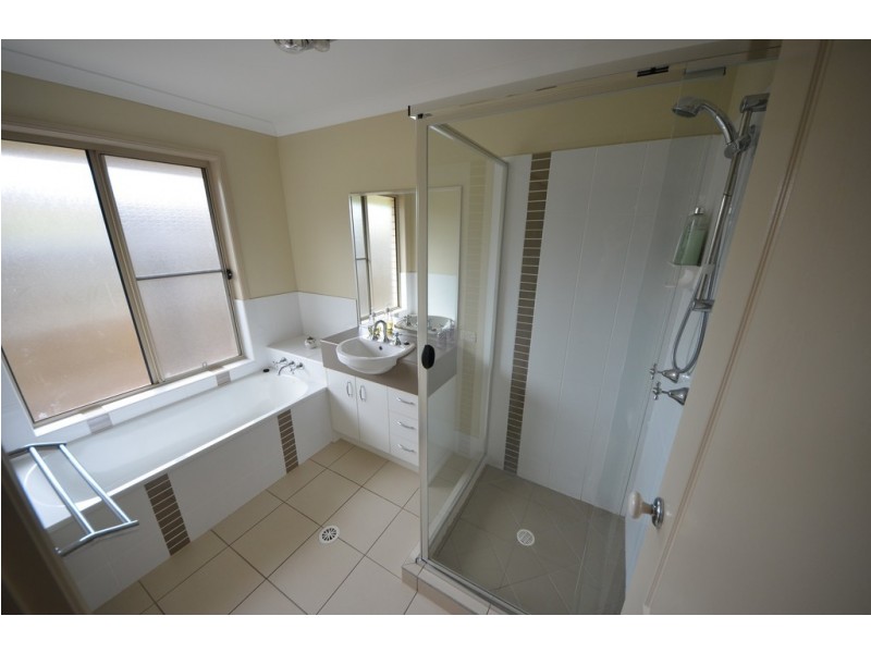 33 Kirsten Drive, Glass House Mountains QLD 4518
