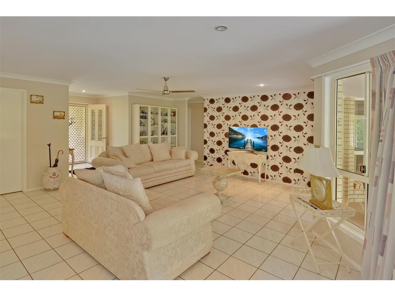 2 Vista CT, Glass House Mountains QLD 4518