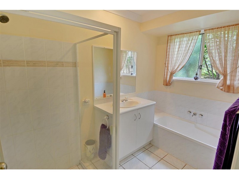 2 Vista CT, Glass House Mountains QLD 4518