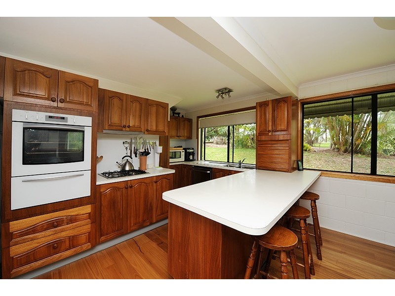 24 Scotts Rd, Glass House Mountains QLD 4518