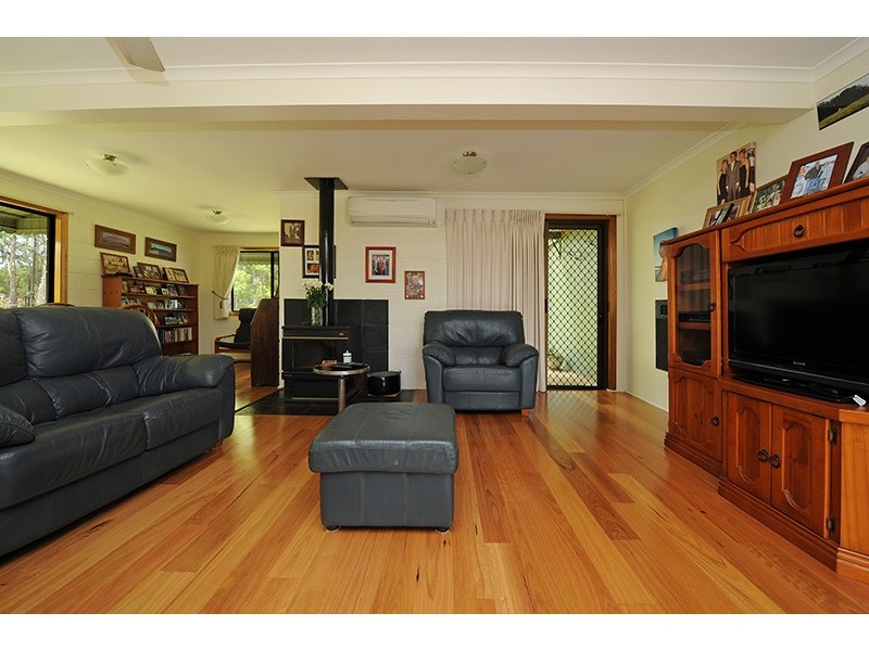 24 Scotts Rd, Glass House Mountains QLD 4518