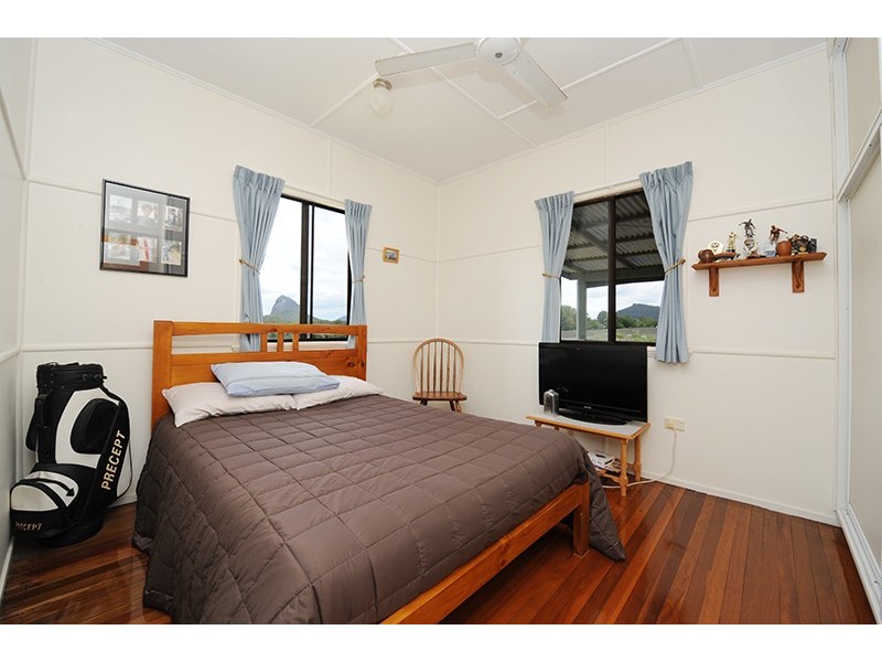 24 Scotts Rd, Glass House Mountains QLD 4518