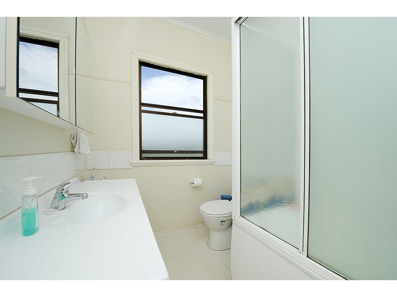 24 Scotts Rd, Glass House Mountains QLD 4518