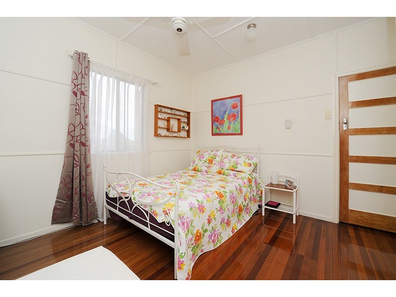 24 Scotts Rd, Glass House Mountains QLD 4518