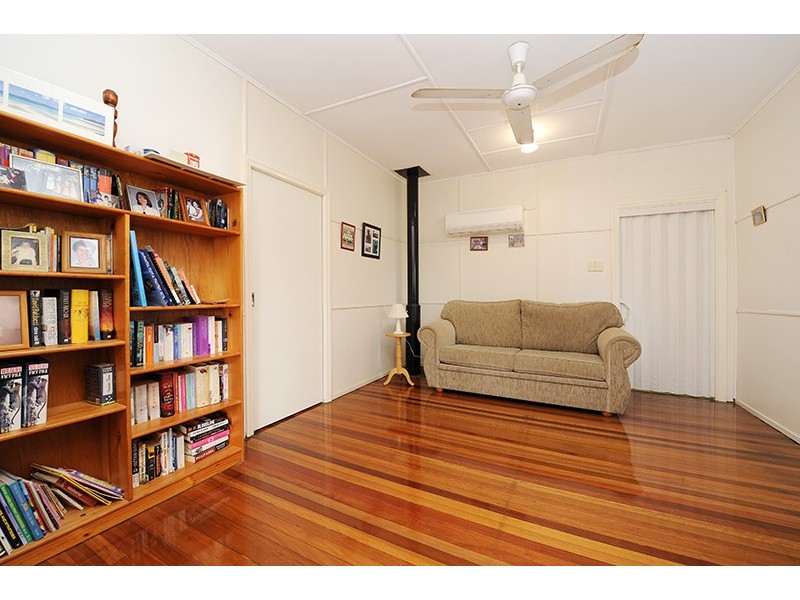 24 Scotts Rd, Glass House Mountains QLD 4518