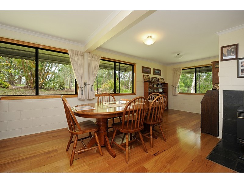 24 Scotts Rd, Glass House Mountains QLD 4518