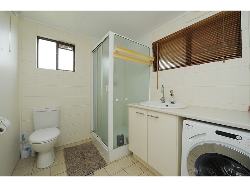 24 Scotts Rd, Glass House Mountains QLD 4518