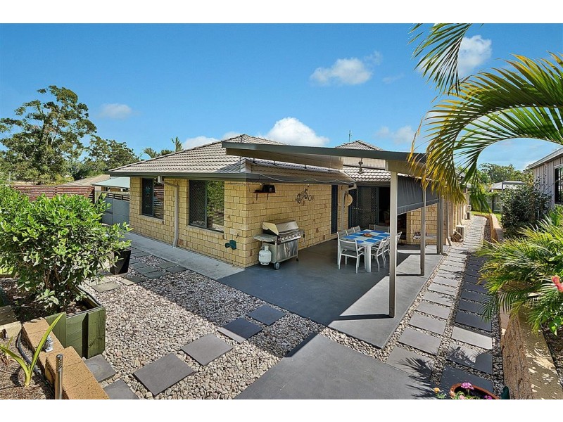 16 Coolamon Cres, Beerwah QLD 4519