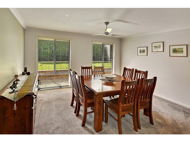 16 Coolamon Cres, Beerwah QLD 4519