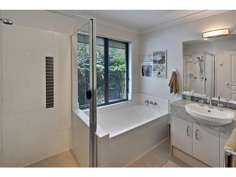 16 Coolamon Cres, Beerwah QLD 4519