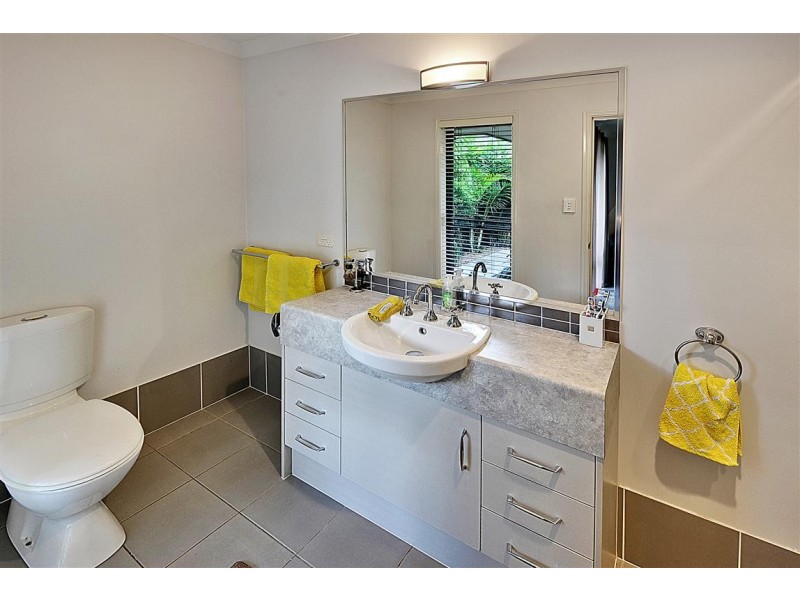 16 Coolamon Cres, Beerwah QLD 4519