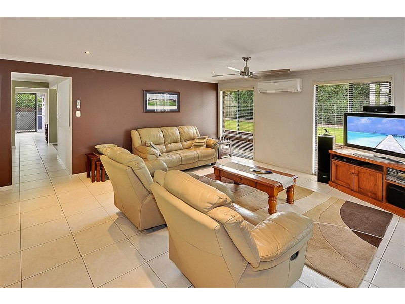 16 Coolamon Cres, Beerwah QLD 4519