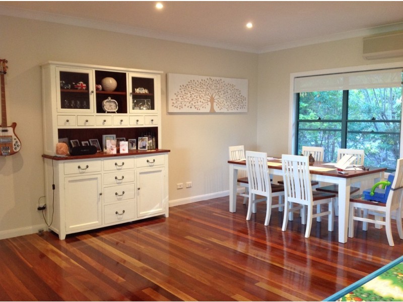 8 Knowles Place, Glass House Mountains QLD 4518