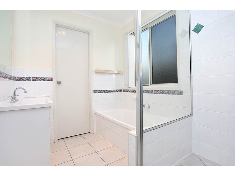 2 Rosewood Court, Landsborough QLD 4550