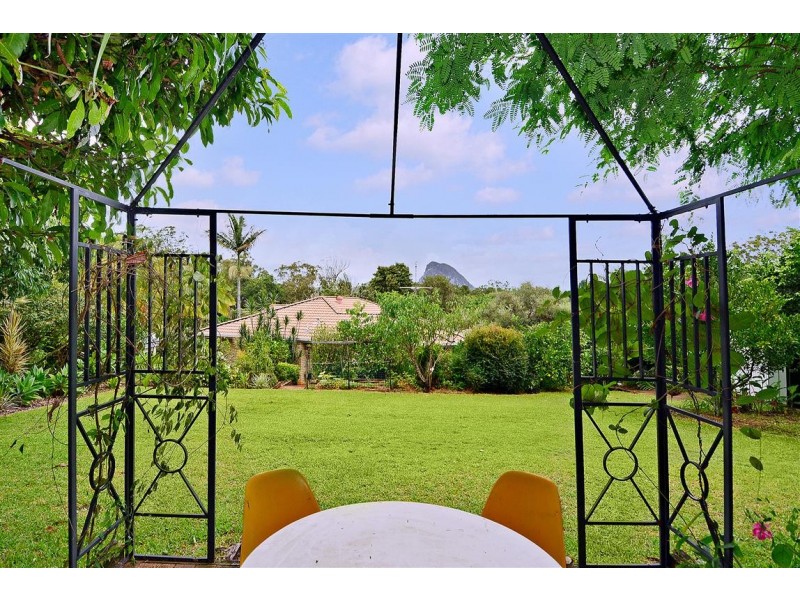 2 Vista CT, Glass House Mountains QLD 4518