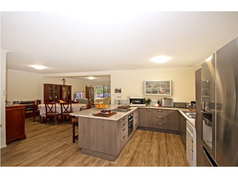 15 Cunningham Avenue, Landsborough QLD 4550