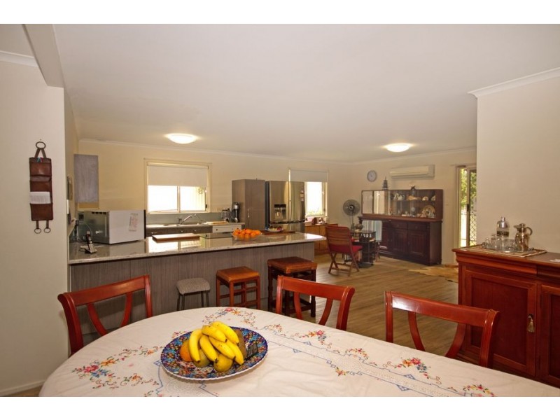 15 Cunningham Avenue, Landsborough QLD 4550