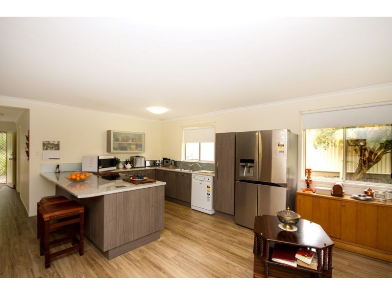 15 Cunningham Avenue, Landsborough QLD 4550