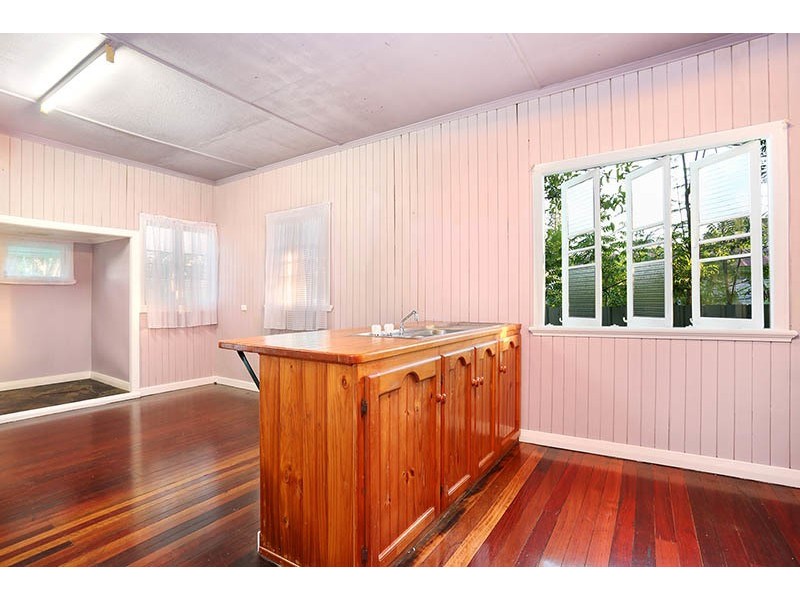 65 Beerwah Pde, Beerwah QLD 4519