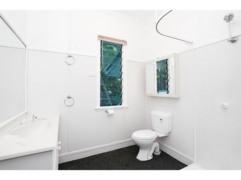 65 Beerwah Pde, Beerwah QLD 4519