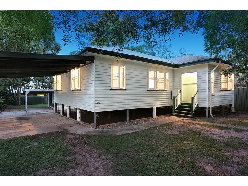 65 Beerwah Pde, Beerwah QLD 4519