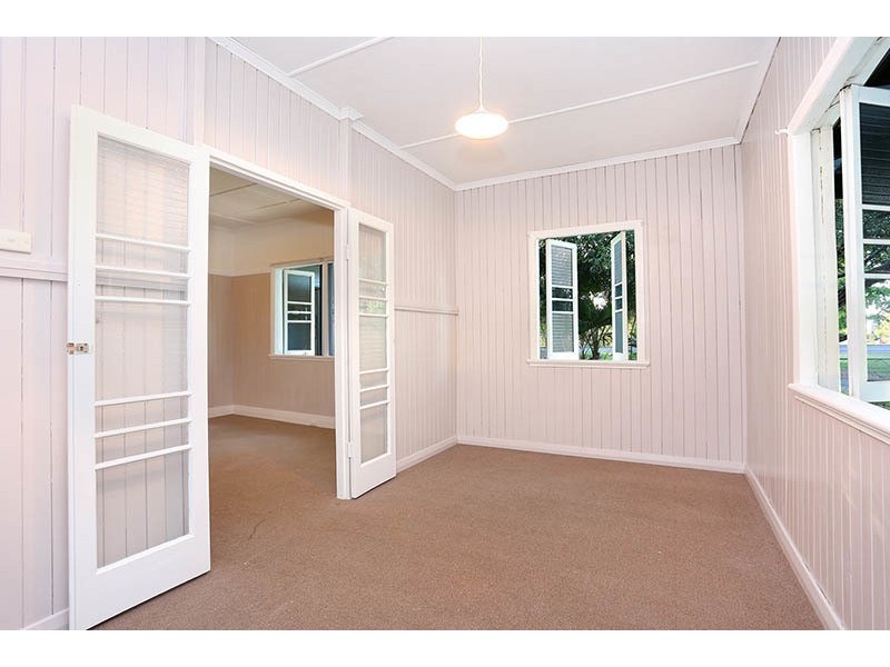 65 Beerwah Pde, Beerwah QLD 4519